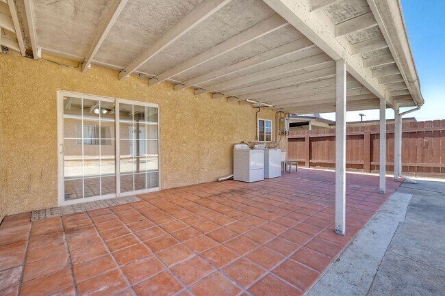Photo - Three bedroom two bath home- fenced yard! - Castle Park