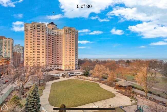 Photo - 5455 N Sheridan Rd