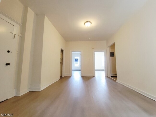 Building Photo - 1-7-7 Wayne Ave Unit 8-8 Rental