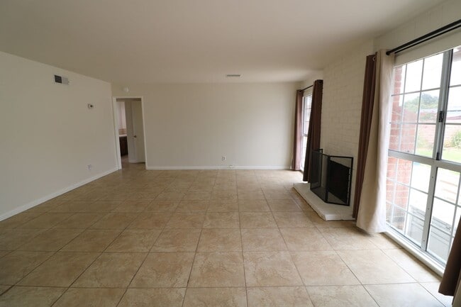 Photo - 4/Bedroom Home for Lease in West Hills!