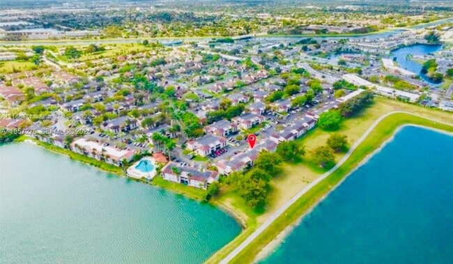 Building Photo - 20300 NE 3rd Ct Unit 6