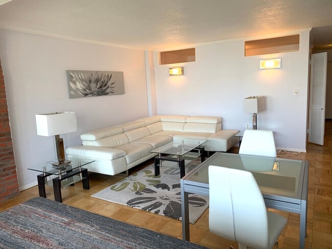 9 Hawthorne Pl Unit 8B