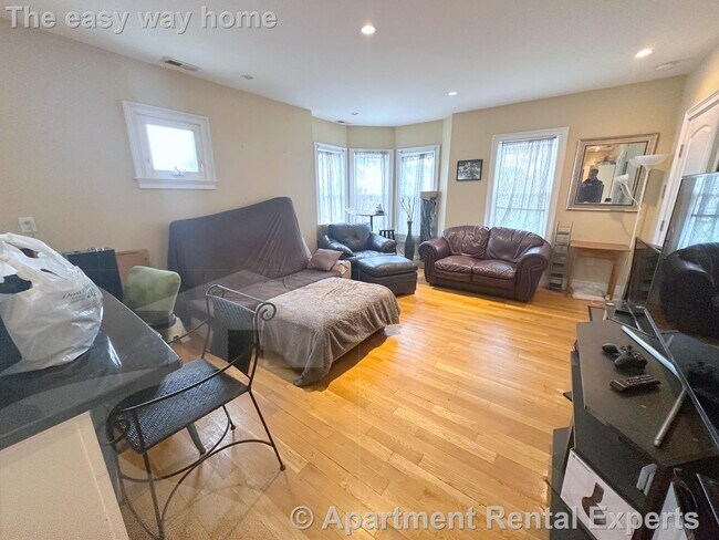 Photo - 57 Greenleaf Ave Unit 3