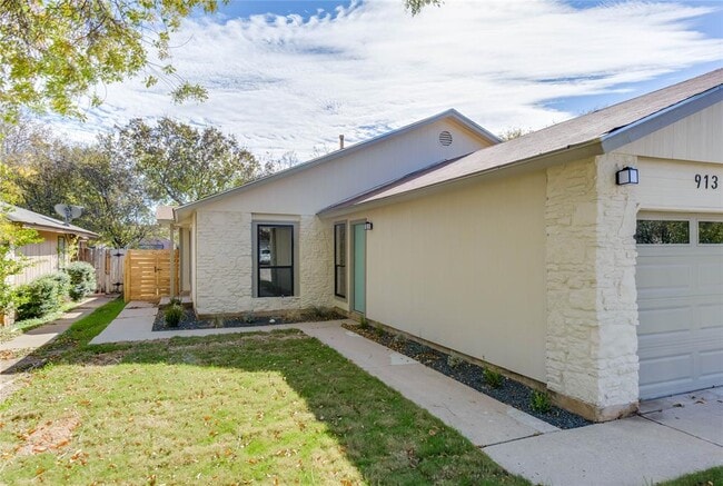 Photo - 913 Chisholm Cove