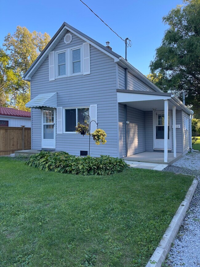 Photo - 1463 Exmouth St