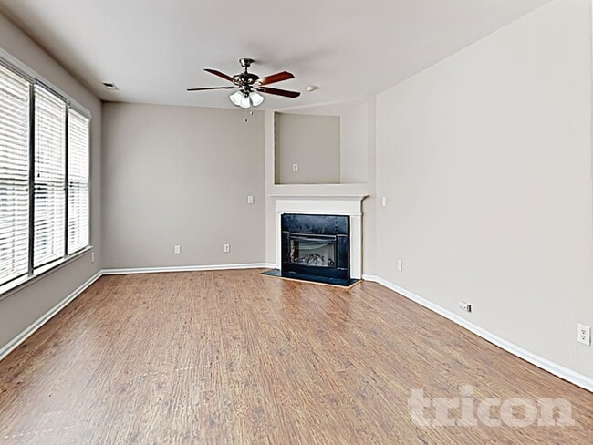 Photo - 376 Collinsworth Dr House