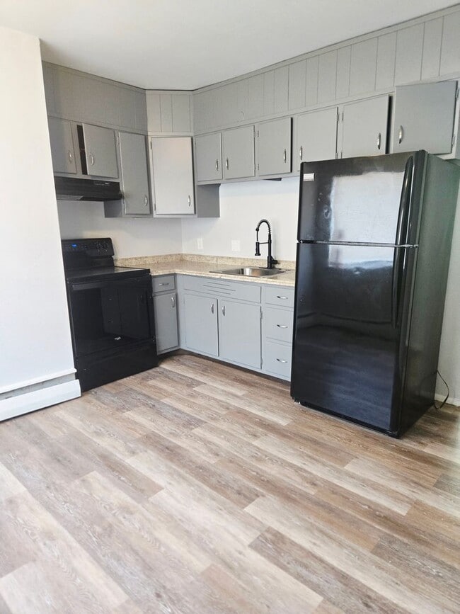 Building Photo - 2 bedrooms, 1 bathroom Unit 1035-D