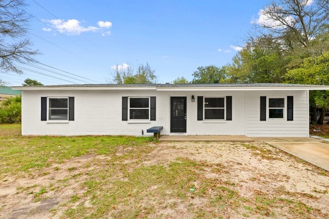 Building Photo - 200 Spencer Dr