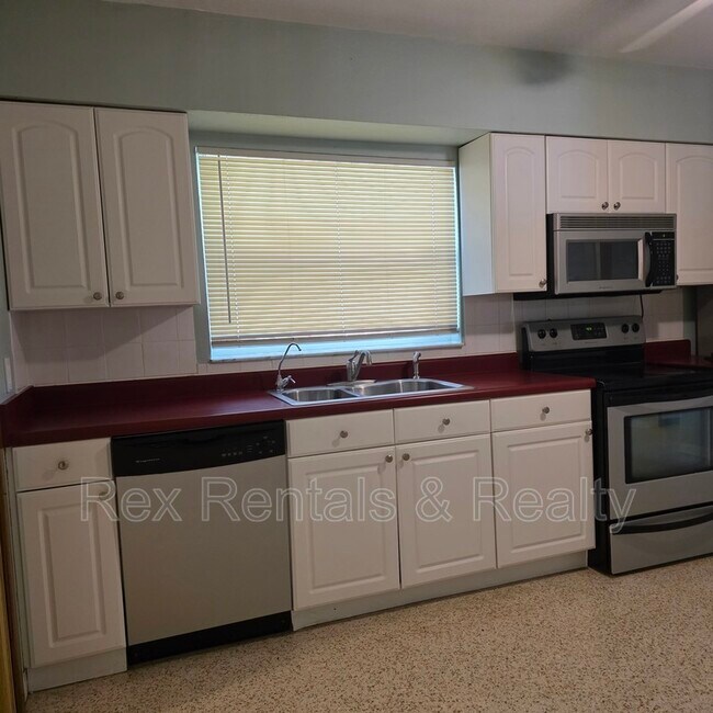 Photo - 3229 30th St N
