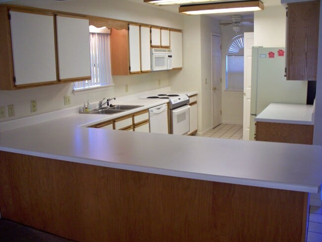 Building Photo - Spacious and Open 2 Bedroom 2 bath apartment/condo, Branson MO