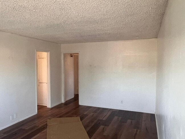 Photo - 4928 E 60th St Unidad 4928 E. 60th St Apt A