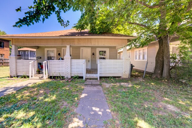 N Rosedale Ave Duplex - N Rosedale Ave Duplex Apartment Unit 219 B