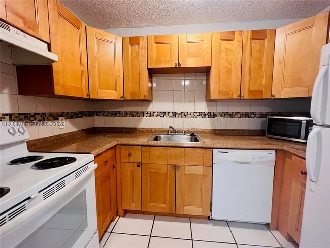 Building Photo - 10878 Royal Palm Blvd Unit 10878