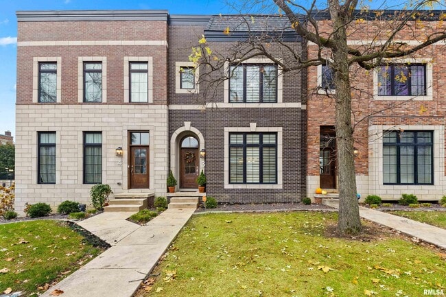 Building Photo - 824 W Moss Ave Unit 3