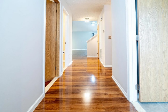 Photo - 1562 Sargas St