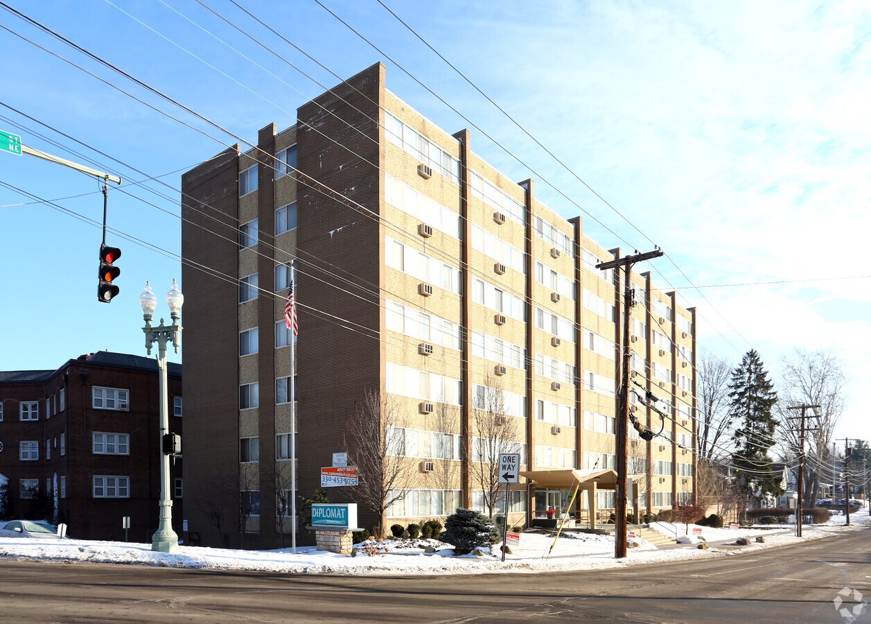 Photo - Diplomat Apartments