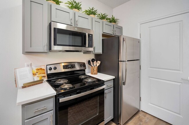 Warner West Apartments