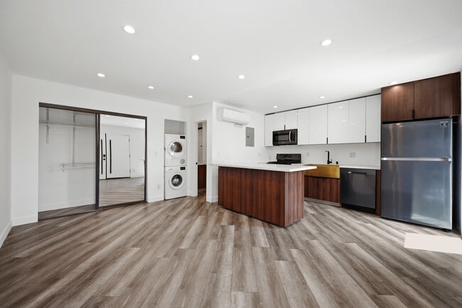 Photo - 6307 Elgin St.