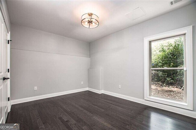 Photo - 338 7th St NE