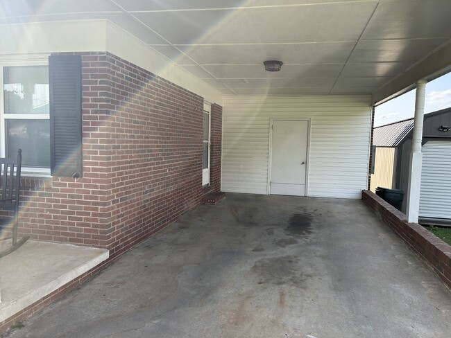 Photo - 2110 S Post Rd
