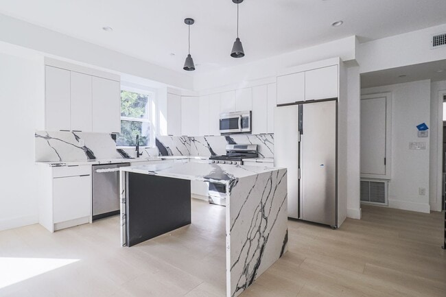 Photo - NEW CONSTRUCTION LUXURY 4 BED TOWNHOMES WITH ROOF DECKS Unidad #11814 1/2