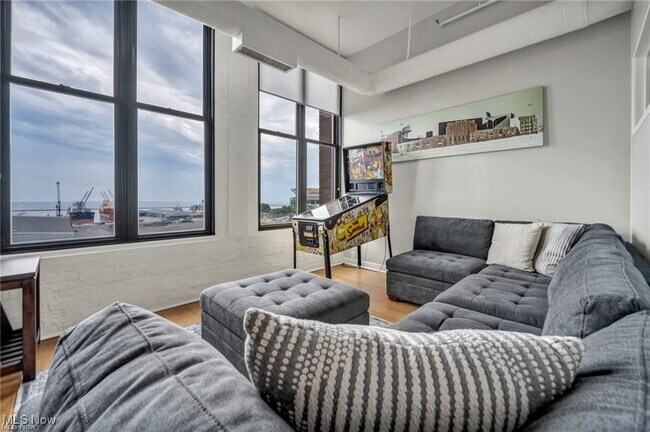 Photo - 1133 W 9th St Unidad 412