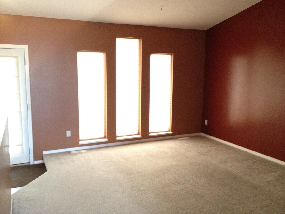 Photo - 8800-8898 98 Ave