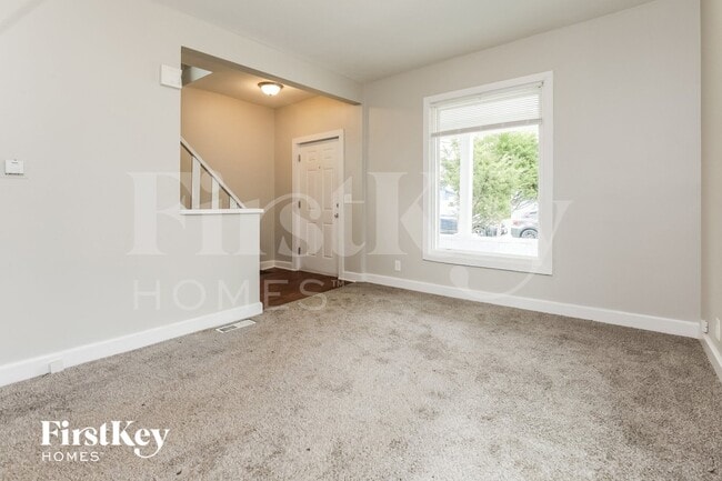 Photo - 438 Claim St