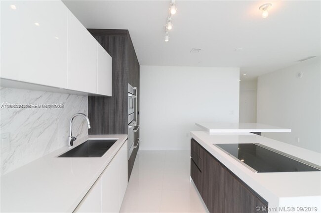 Photo - 851 NE 1st Ave Unit 4110