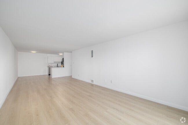 1BR, 1BA - 950SF - Living Room
