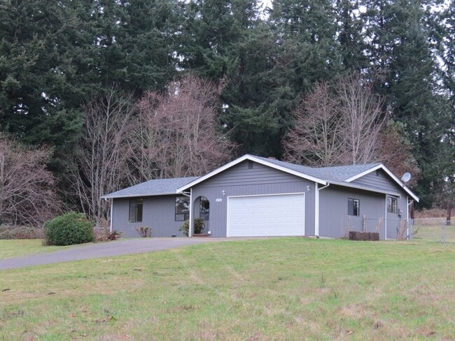 Building Photo - Spacious 2 bedroom 2.5 bath Rambler home i...