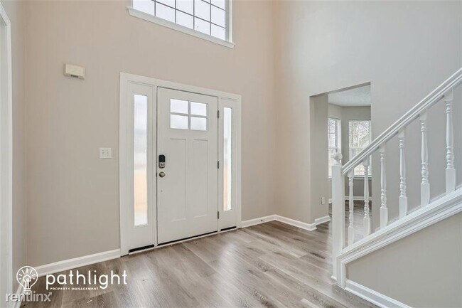 Photo - 5 br, 3 bath House - 63 Silvergrass Drive ...