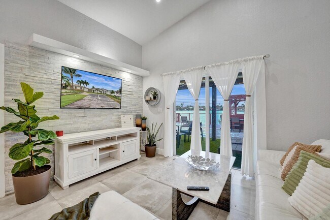 5535 SW 24th Ave Unit 1