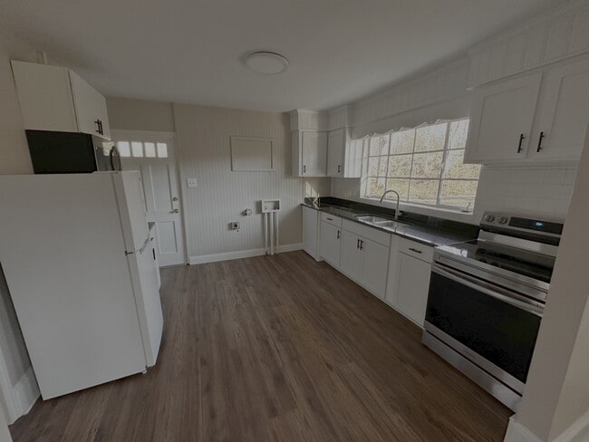 Photo - 3056 E Main St Ext