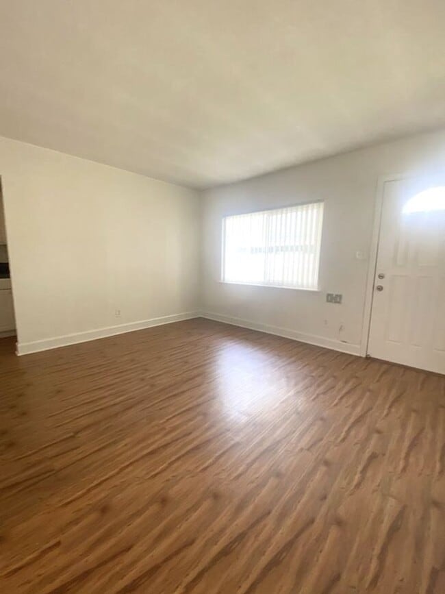 Photo - SDC T 1633-1639 Unit 1635