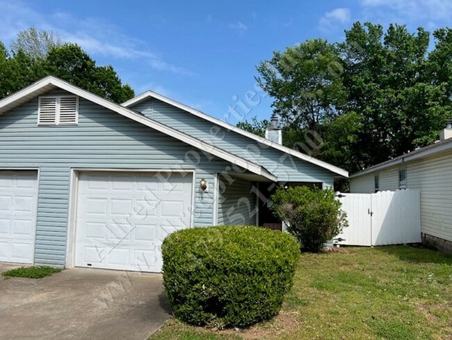 2 Bedroom Duplex With NEW LVP Flooring In ... - 2 Bedroom Duplex With NEW LVP Flooring In ... Condo