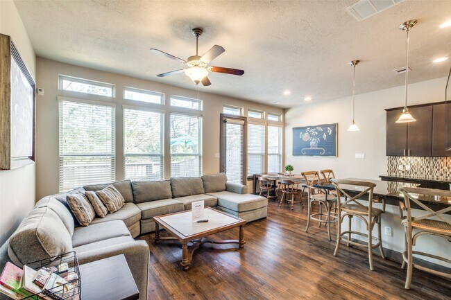 Photo - 86 Aventura Pl