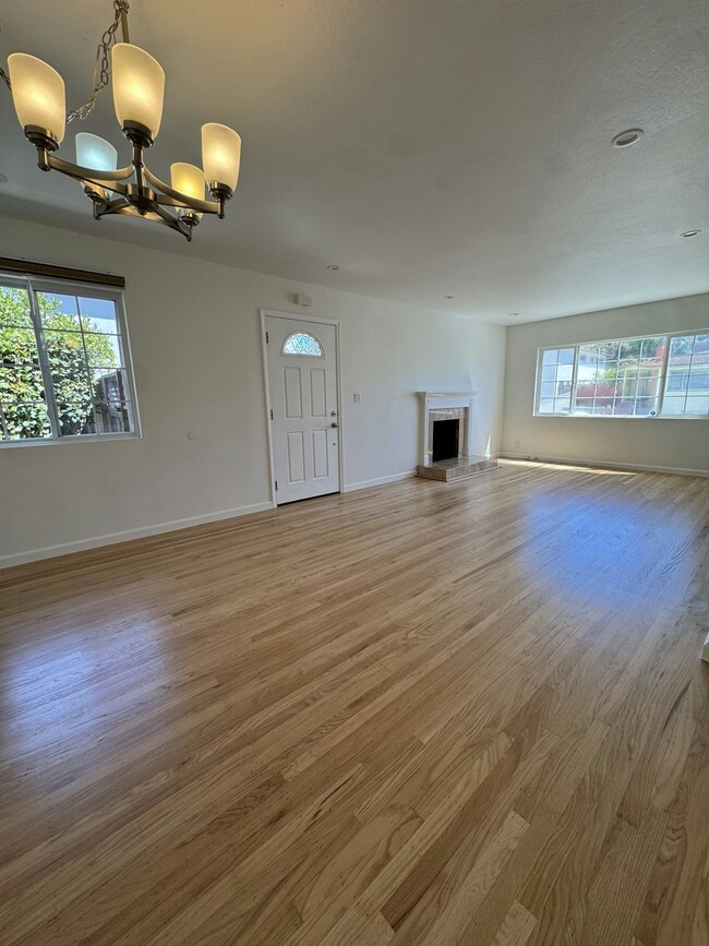 Photo - 2921 Fleetwood Dr