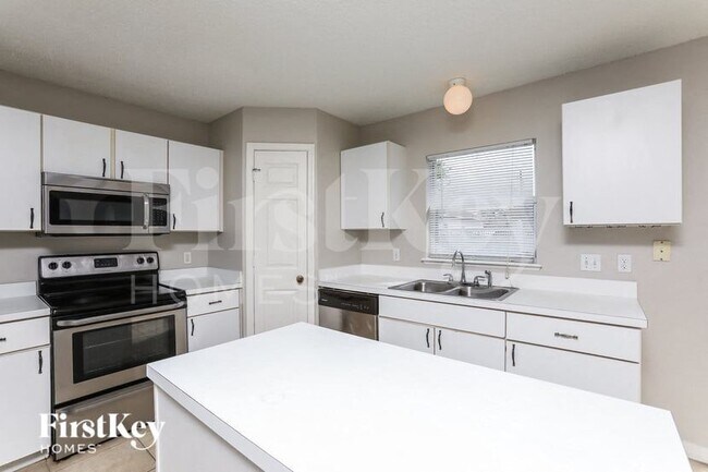 Photo - 684 Jaguar Ct