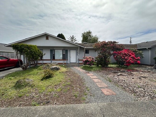 Photo - 429 Maple St