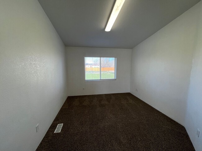 Photo - **Move-in Discount** 3 bedroom, 2 bathroom house with large office