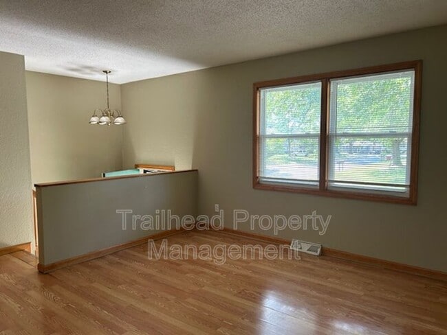 Photo - 401 SW Stoney Brook Ln