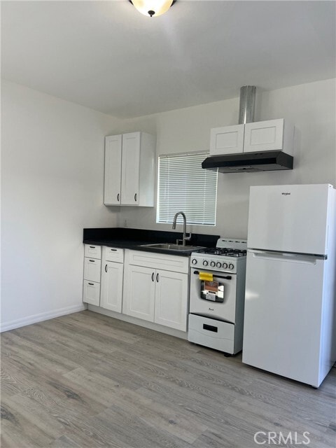 Photo - 18740 Valerio St