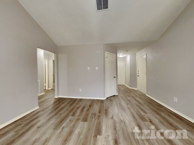 Photo - 7822 Breda Dr