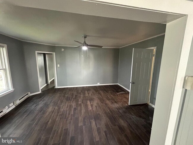 Photo - 234 W 7th St