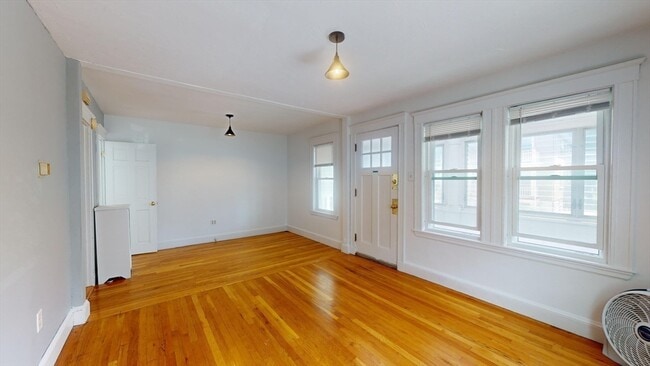 Photo - 52 Linwood St Unit 1