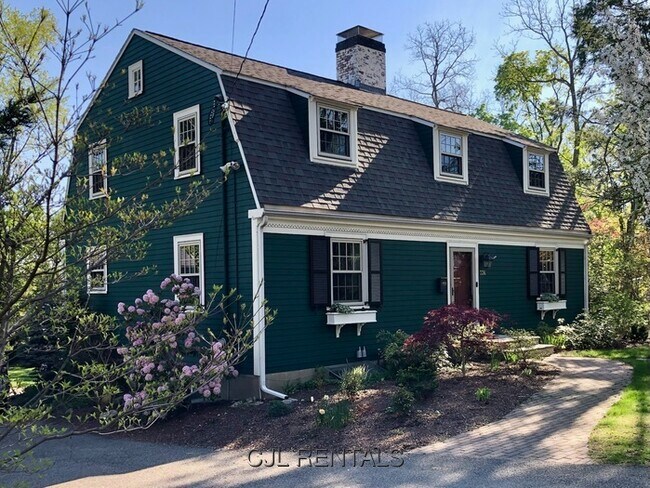 Building Photo - 336 Dedham St Rental
