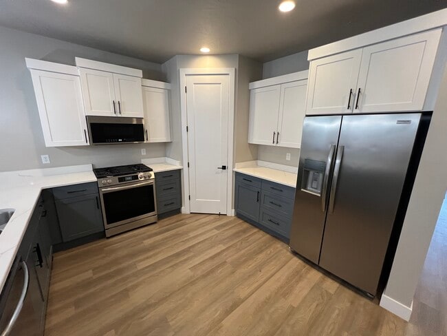 2213 W 320 S