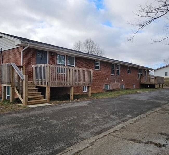 Building Photo - 127 Patrick Ln Unit 4