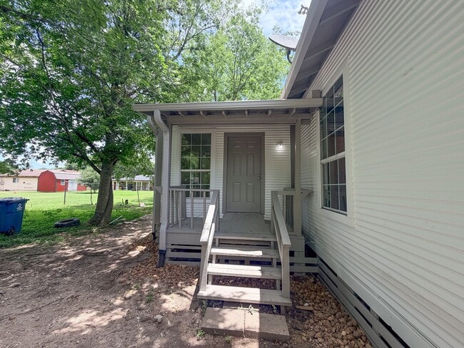 Photo - 202 2nd St